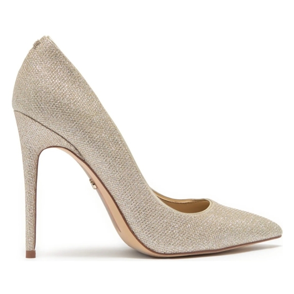 Heels/Pumps - Picture 2 of 6